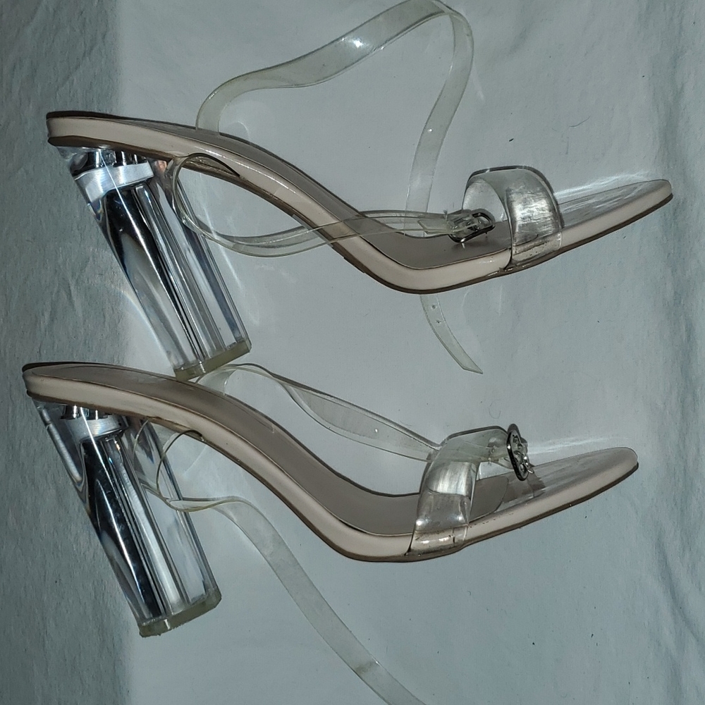 Heels 🥳 - Picture 6 of 6